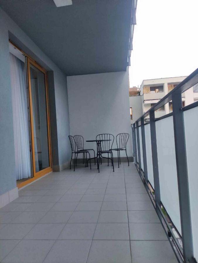 Apartamenty Metro Targowek 27 Warszawa Eksteriør bilde